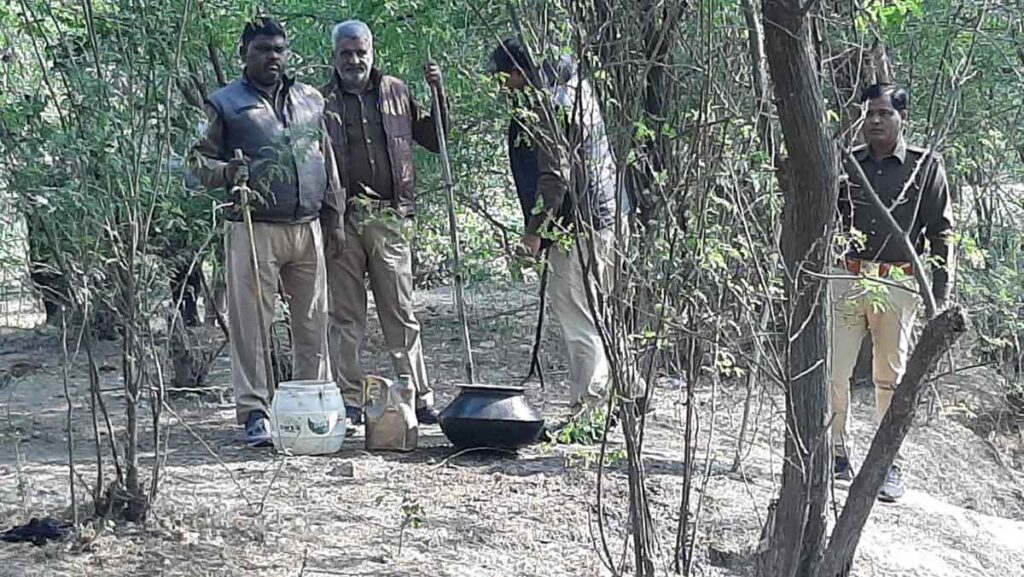 22 ltr of illegal liquor recovered from Amethi