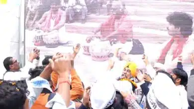 AAP supporters taunt BJP after big win in MCD