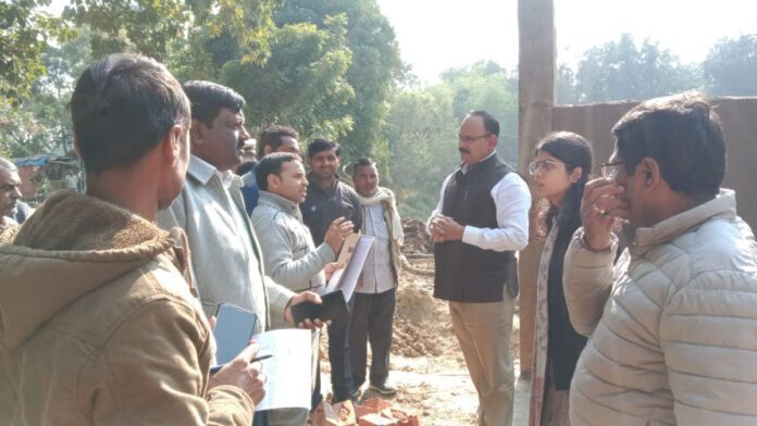 Amethi DM inspected various construction projects