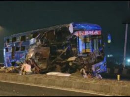 Horrific accident between bus and car in Gujarat