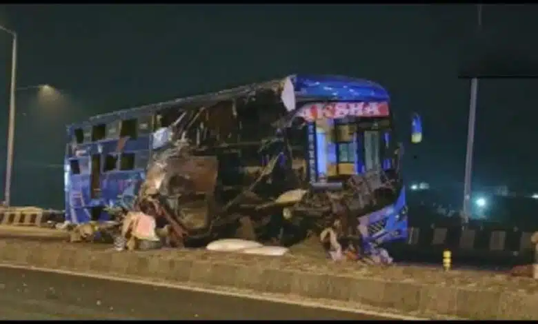 Horrific accident between bus and car in Gujarat