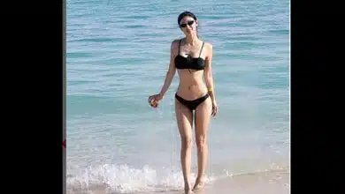 Mouni Roy shares new pictures from Abu Dhabi holiday