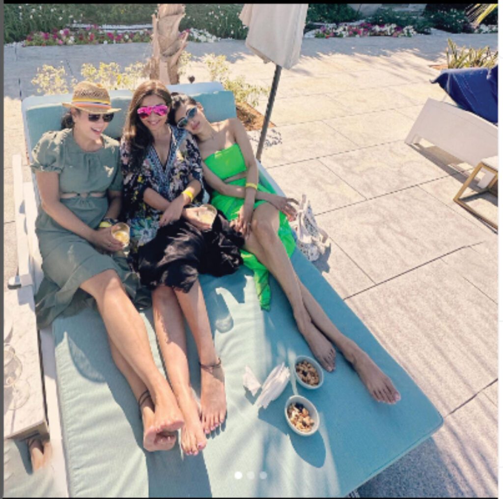 Mouni Roy shares new pictures from Abu Dhabi holiday