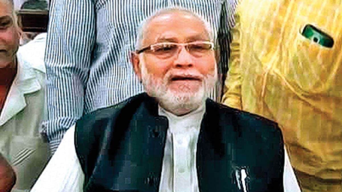 pm's brother prahlad modi injured in car accident