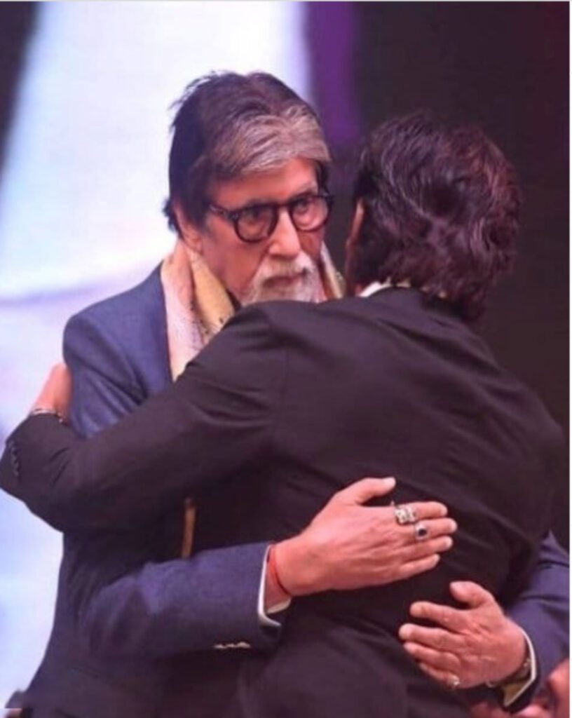 SRK Touches Amitabh's Feet At KIFF
