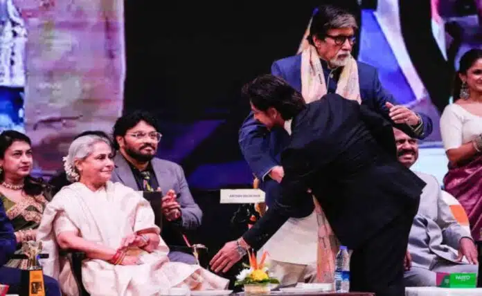 SRK Touches Amitabh's Feet At KIFF