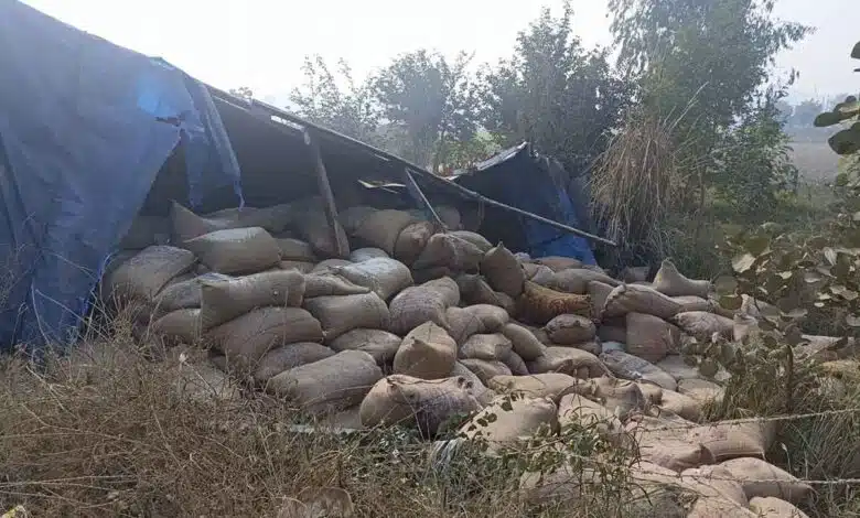 Truck loaded with rice overturned in Amethi