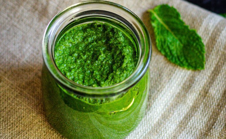 Pudina Chutney: सर्दियों के व्यंजनों को और भी स्वादिष्ट और चटपटा बना देगी