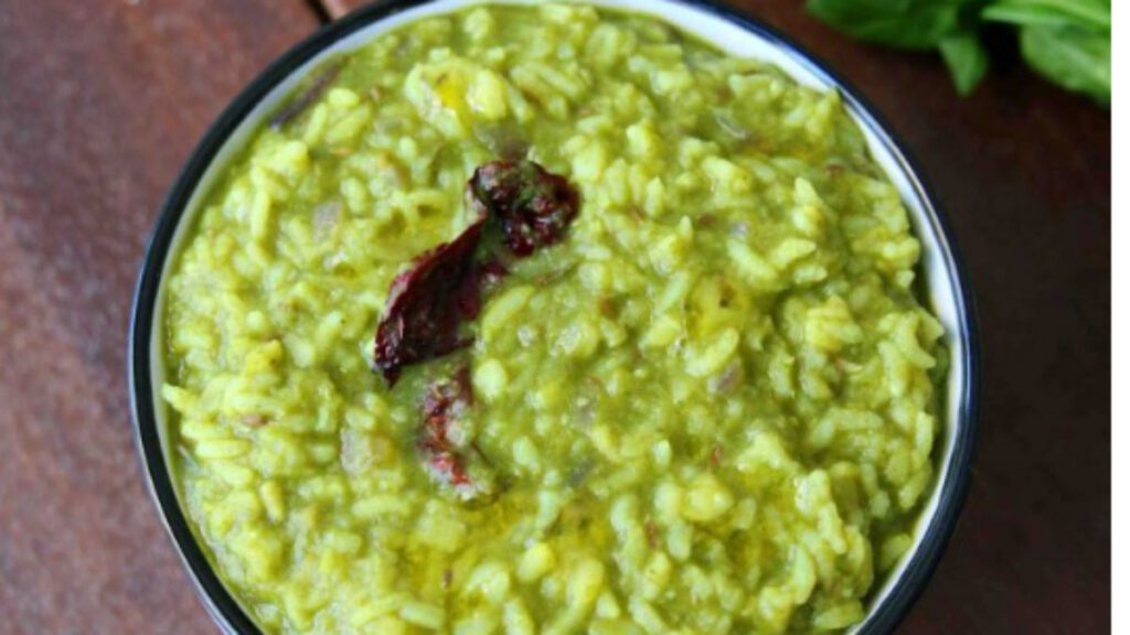 How To Make Palak Dal Khichdi For A Wholesome Meal