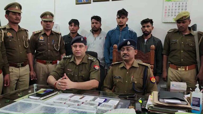 Sambhal पुलिस ने 4 लूटेरों को किया गिरफ़्तार, नक़दी, तमंचा और चाक़ू बरामद 