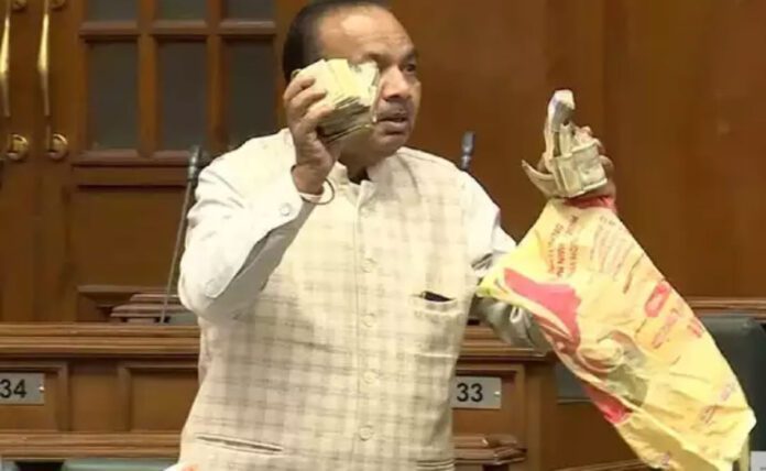 AAP MLA shows bundles of cash in Delhi Assembly