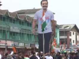 Before yatra, Rahul hoisted tricolor at Lal Chowk
