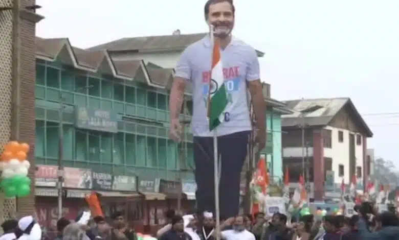 Before yatra, Rahul hoisted tricolor at Lal Chowk