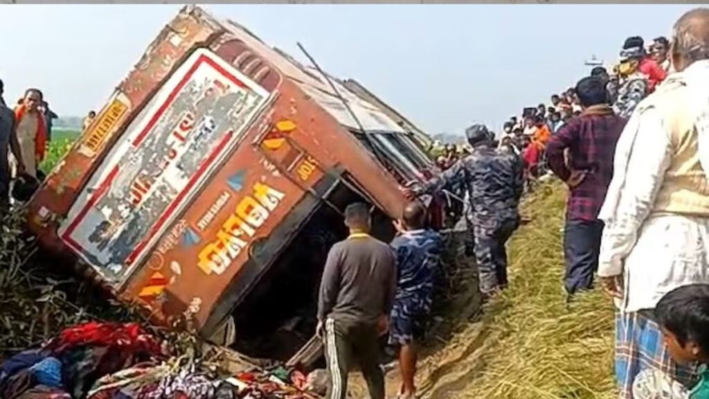 Bus full of Indian pilgrims returning from Nepal overturned