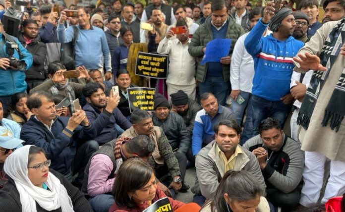 AAP MLAs protest outside BJP MP in Delhi
