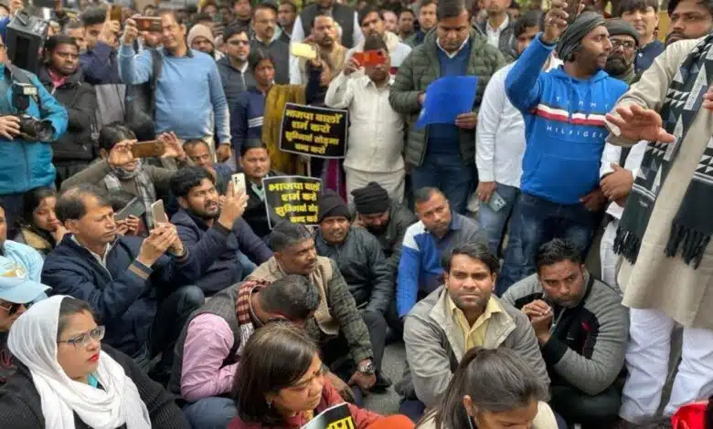 AAP MLAs protest outside BJP MP in Delhi