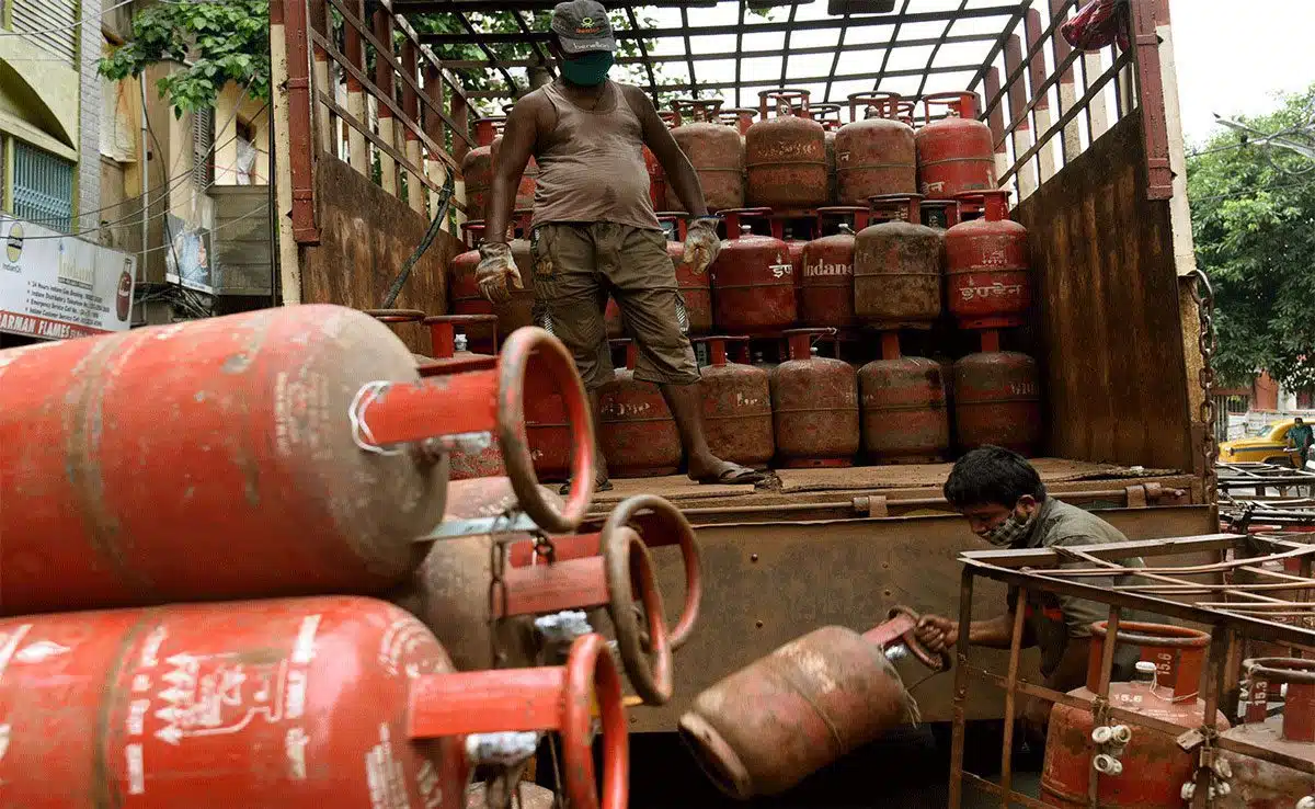 LPG prices increased, Congress hit the center