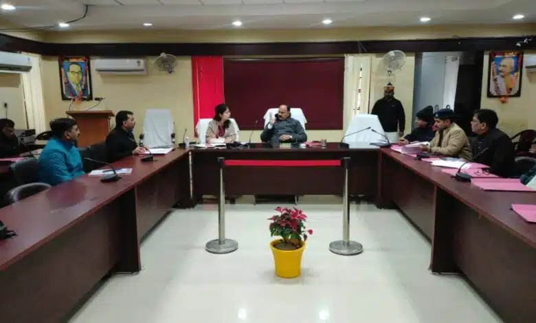 DM's meeting regarding old age home in Amethi