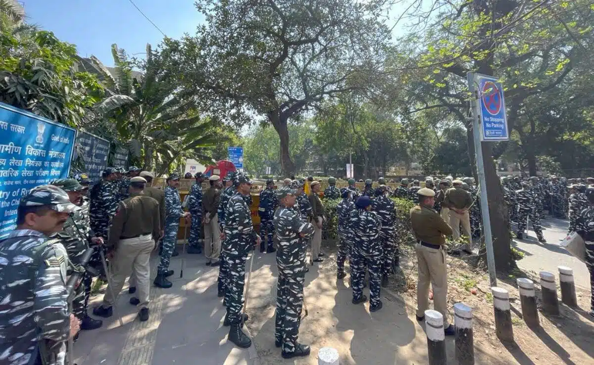 BJP president's protest outside in Snooping case