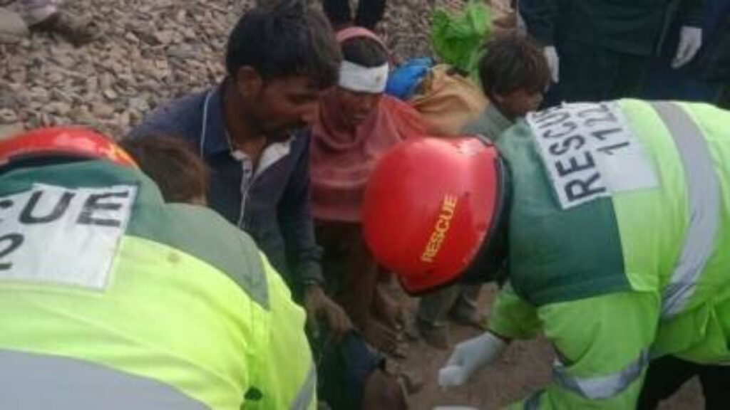 1 Dead, 3 injured in a train blast in Pakistan