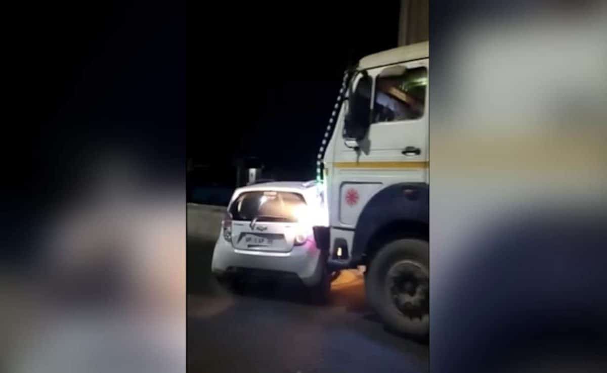Drunk truck driver hits car in UP Drunk truck driver hits car in UP, truck driver in custody