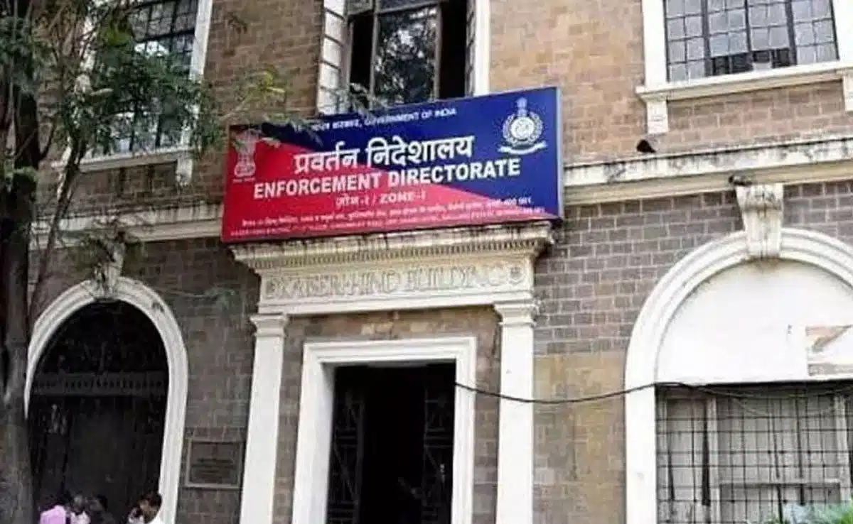 BJP protests against AAP leader over liquor scam