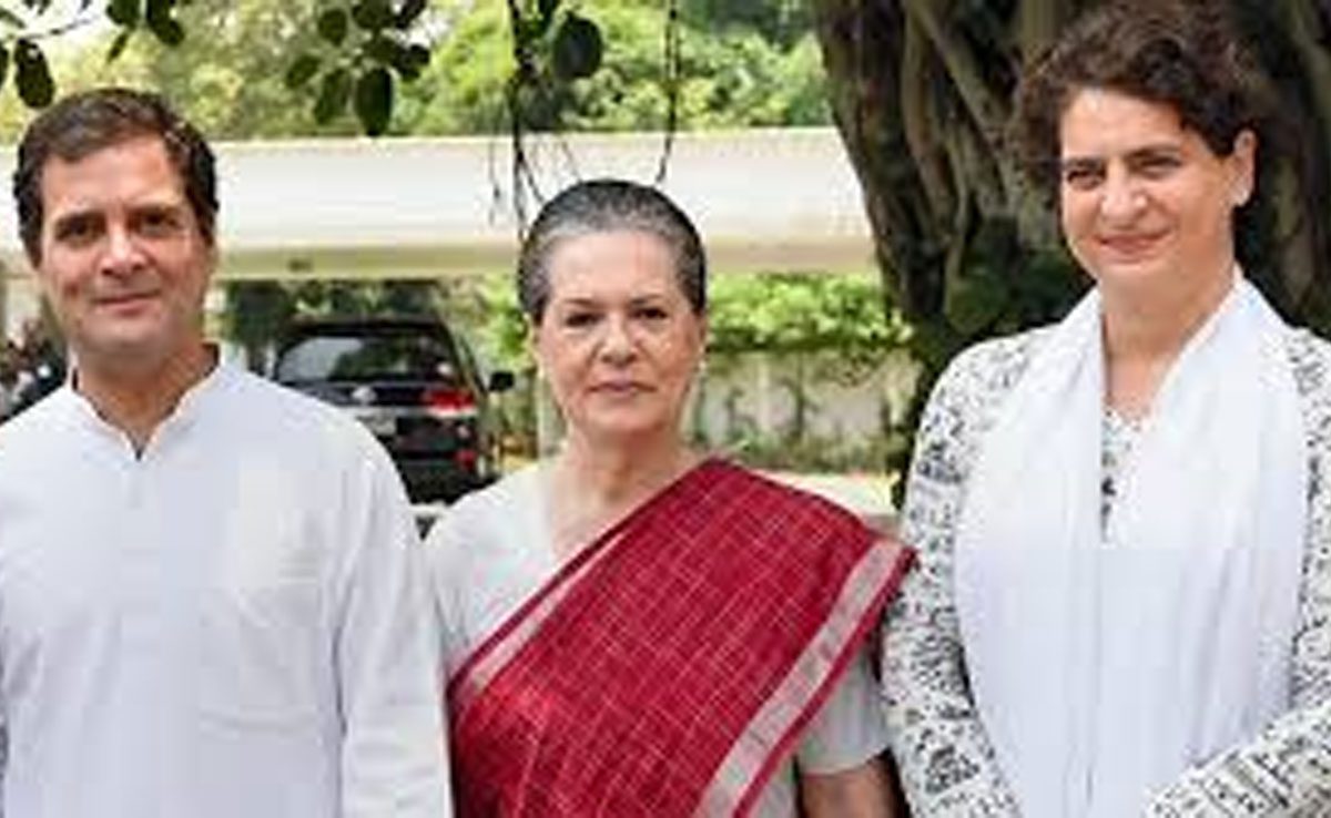 Priyanka Gandhi reached the 85th plenary meeting of Congress