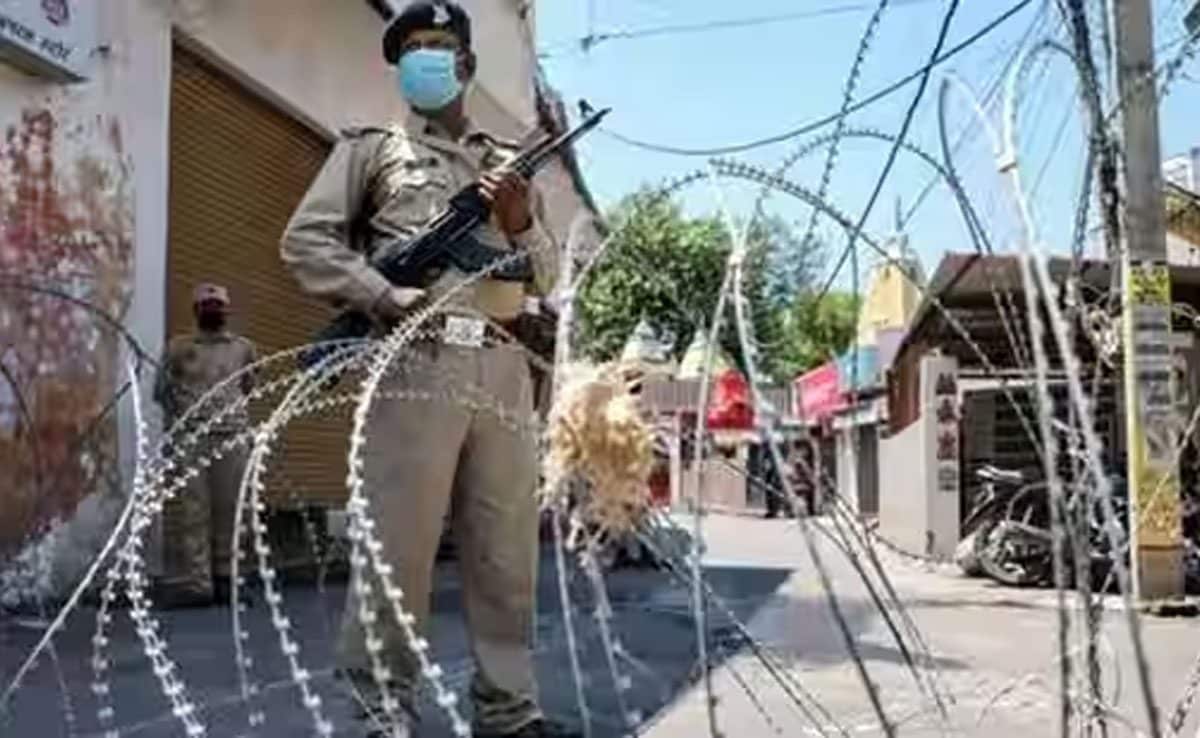 Kashmiri Pandit shot dead in Pulwama Kashmiri Pandit shot dead in Pulwama