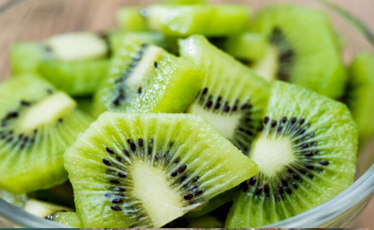 Kiwi Benefits: कीवी के 6 हैरान कर देने वाले फायदे आप नहीं जानते होंगे