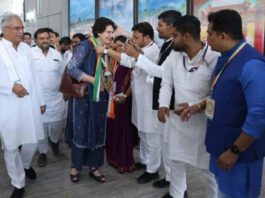 Priyanka Gandhi reached the 85th plenary meeting of Congress