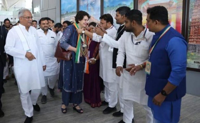 Priyanka Gandhi: कांग्रेस के 85वें अधिवेशन में शामिल होने रायपुर पहुंचीं