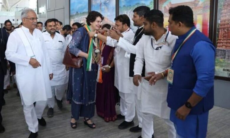 Priyanka Gandhi reached the 85th plenary meeting of Congress