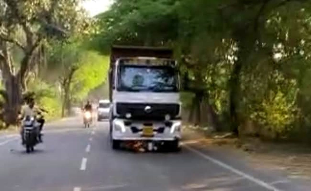 Scooty hit by speeding truck in UP Speeding truck hits scooter in UP, 2 Dead