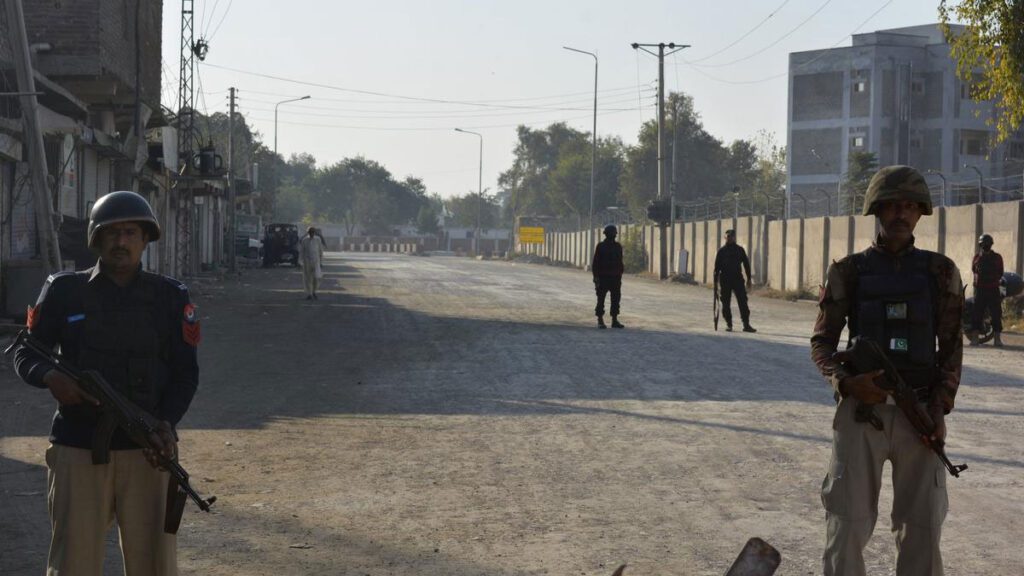 Terrorists enter Pakistan police office