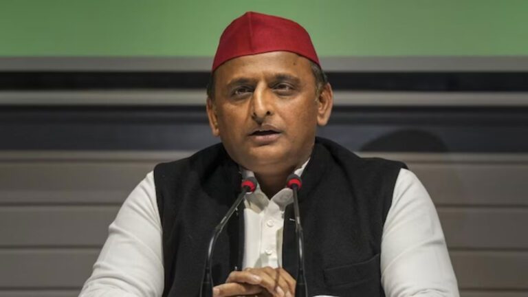 Akhilesh Yadav के काफिले की कई कारें आपस में टकराईं