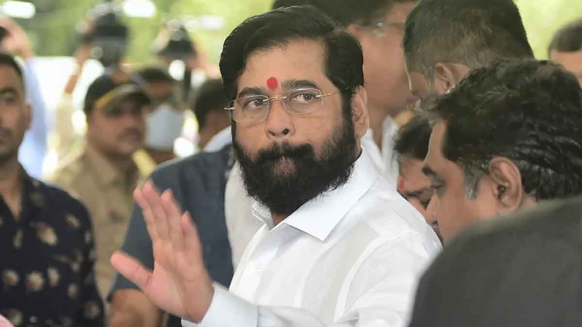 Uddhav Thackeray got a big blow due to EC's decision