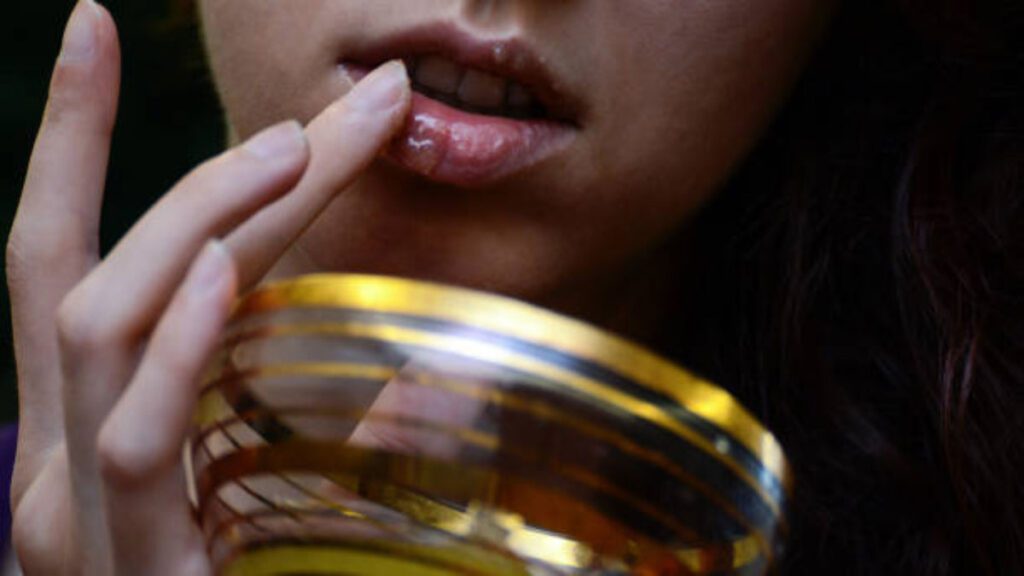 Follow these 6 natural remedies for lip care