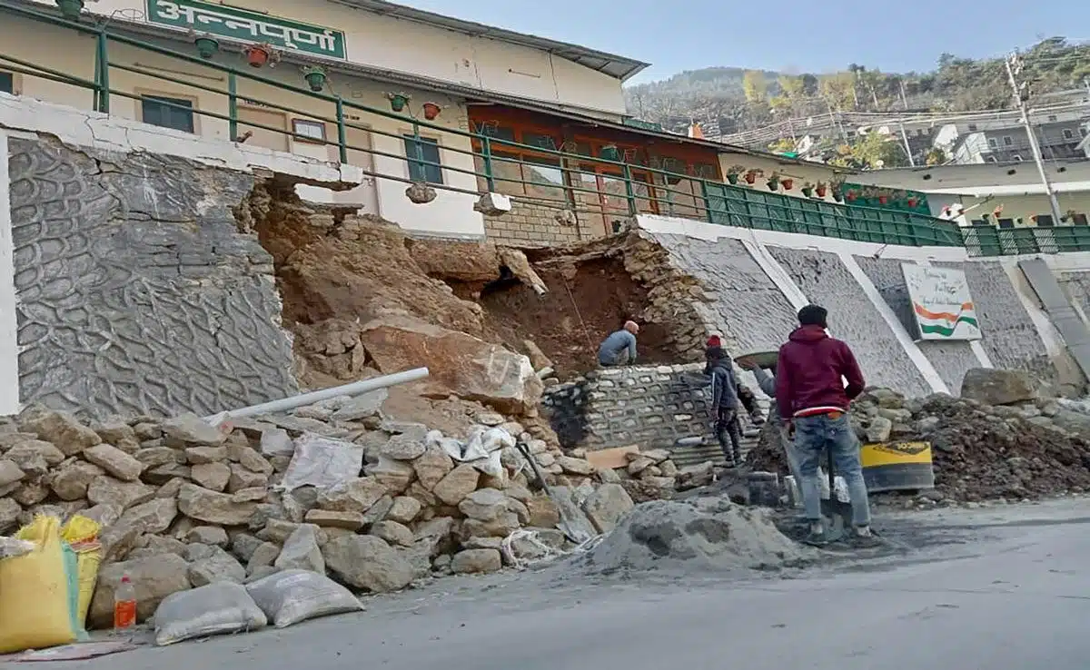 Cracks in 7 houses of Doda amid cold of Joshimath