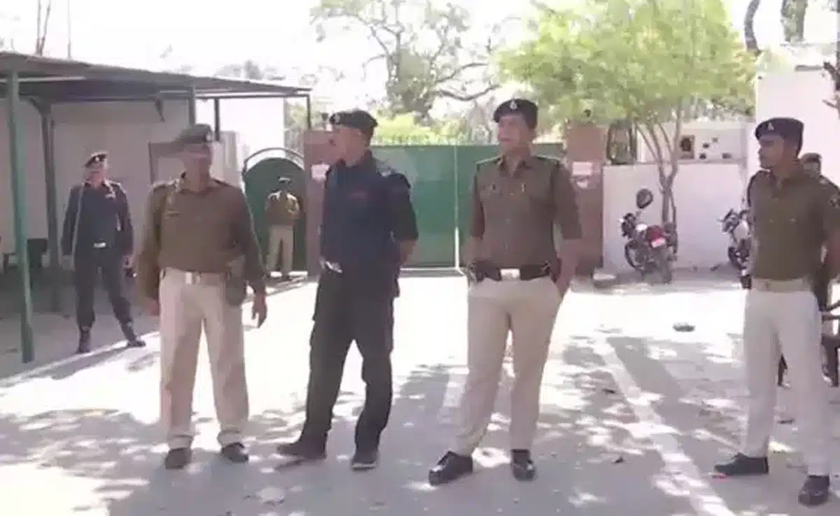 CBI interrogating Lalu Yadav in land exchange case