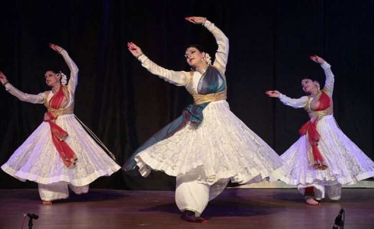 Kathak: उत्तरी भारत का शास्त्रीय नृत्य