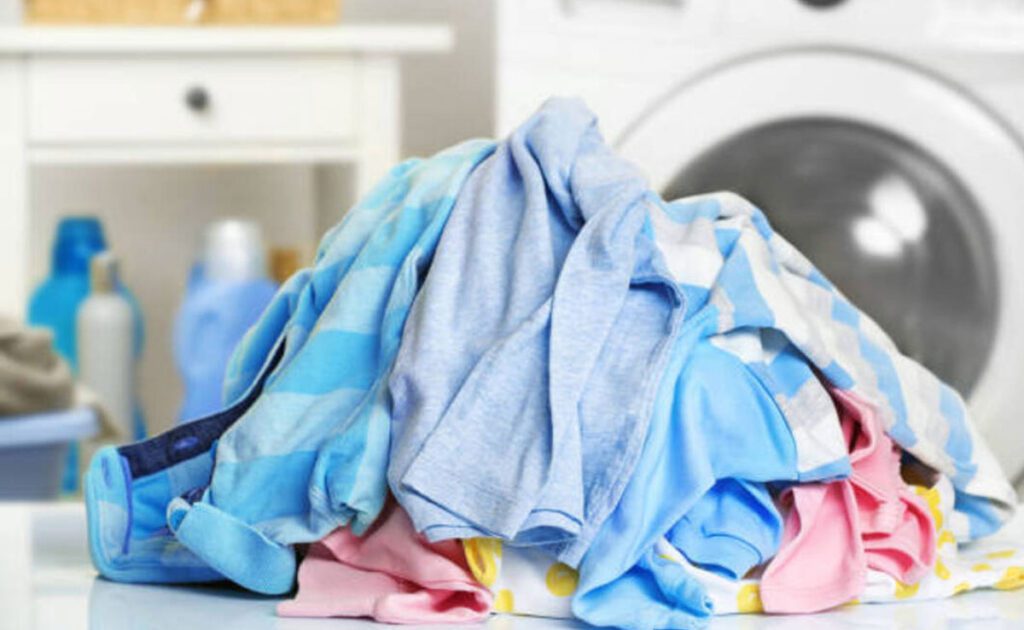 Ways to remove odor from clothes during monsoon