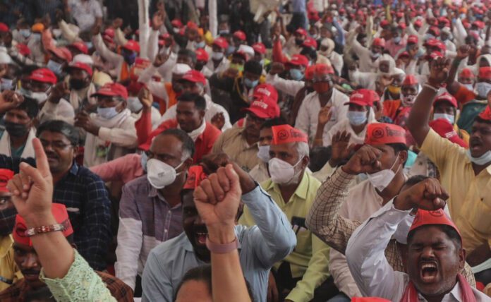 Huge rally of farmers in Maharashtra