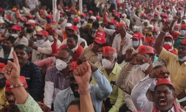 Huge rally of farmers in Maharashtra