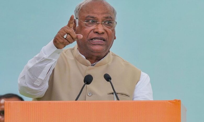 Kharge targets BJP in Congress Satyagraha