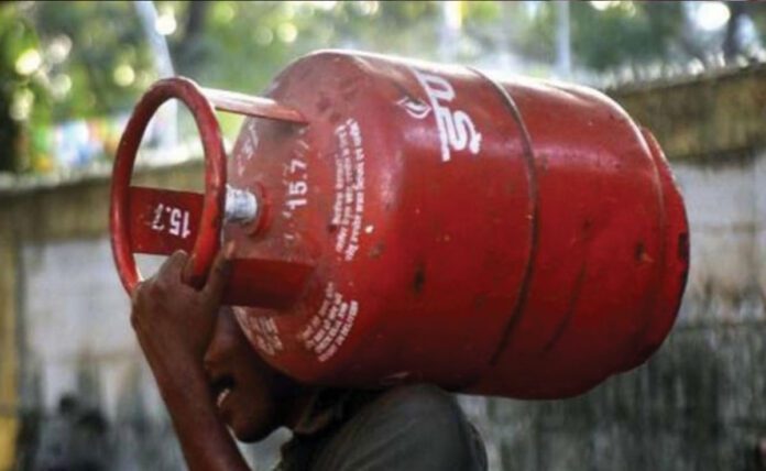 LPG cylinder price increased in Delhi