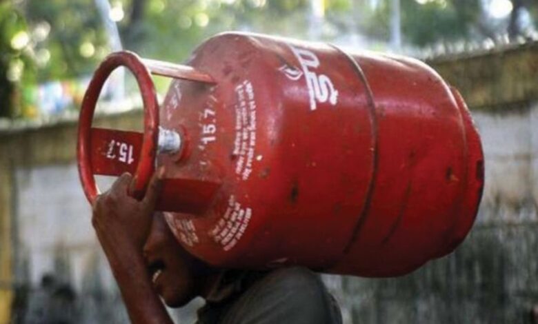 LPG cylinder price increased in Delhi