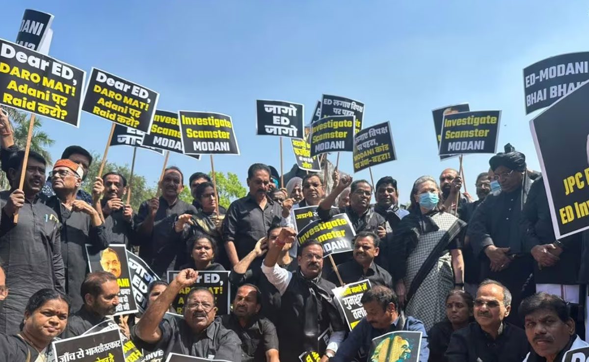 Congress protests to raise Adani issue