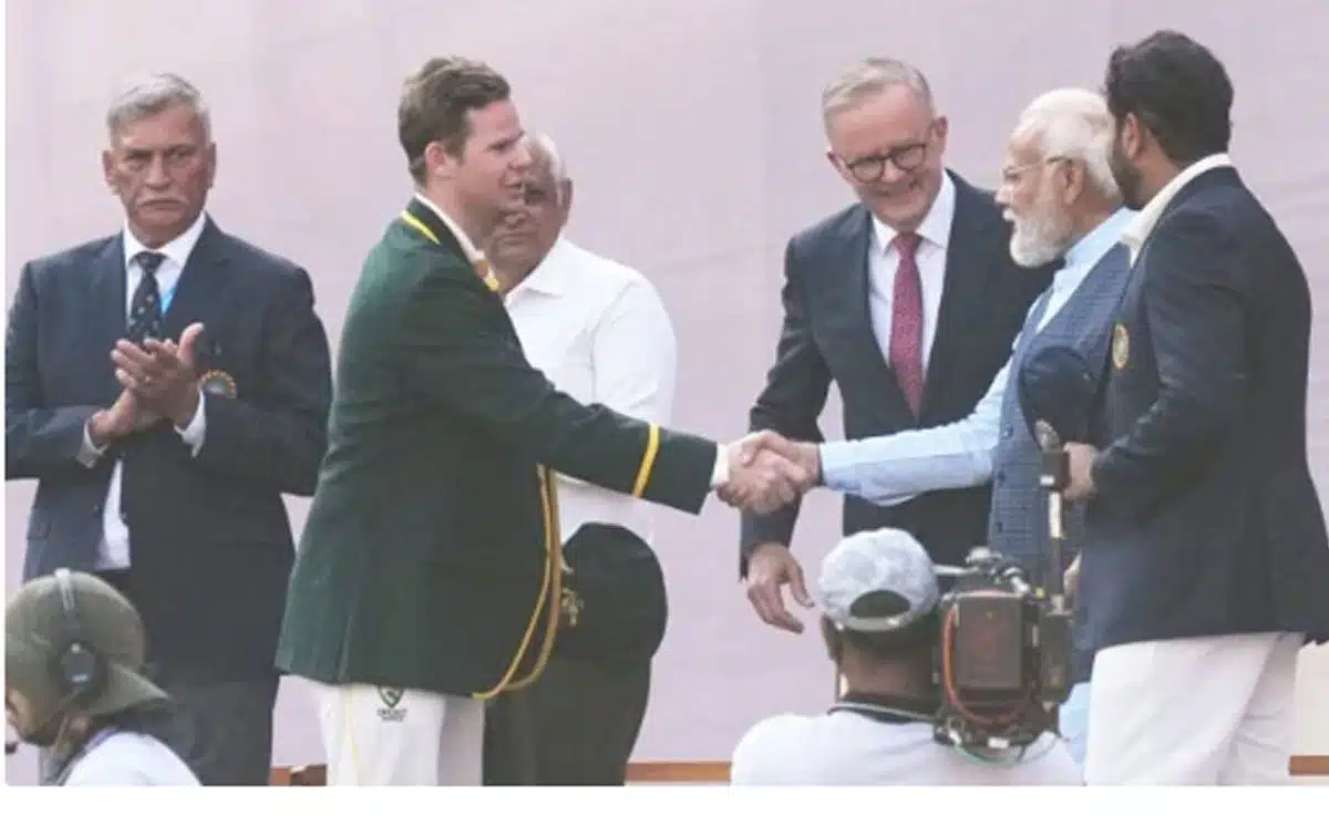 PM Modi was seen meeting the team of players 1 PM Modi was seen meeting the team of players