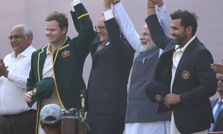 PM Modi was seen meeting the team of players