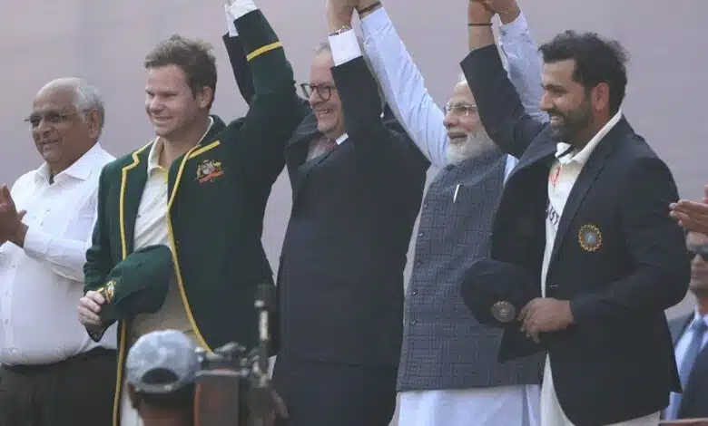 PM Modi was seen meeting the team of players